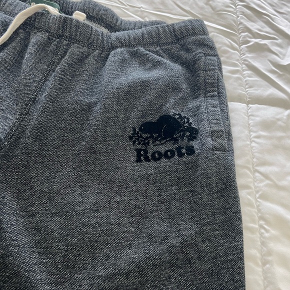 Roots Women’s relaxed cropped sweatpants, Black Pepper. - Picture 6 of 6